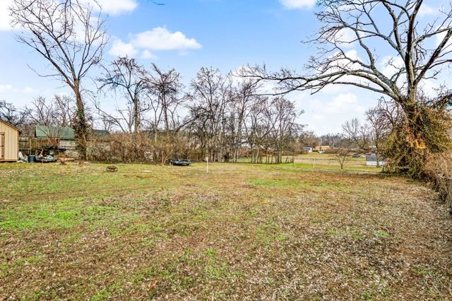 737 Saunders Ct, Nashville, TN 37216