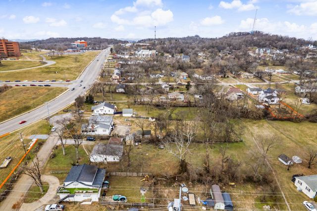 737 Saunders Ct, Nashville, TN 37216