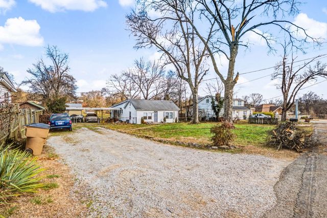 737 Saunders Ct, Nashville, TN 37216