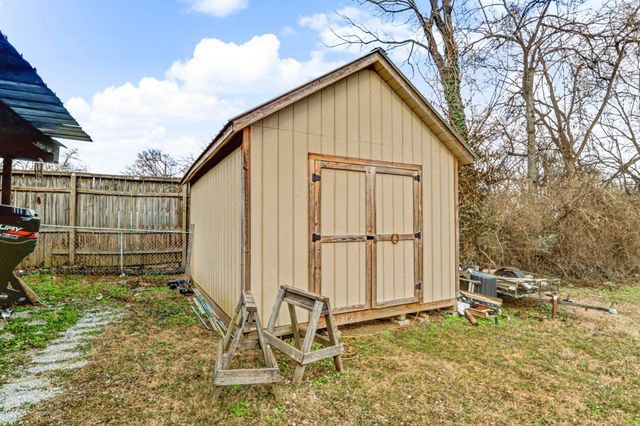 737 Saunders Ct, Nashville, TN 37216