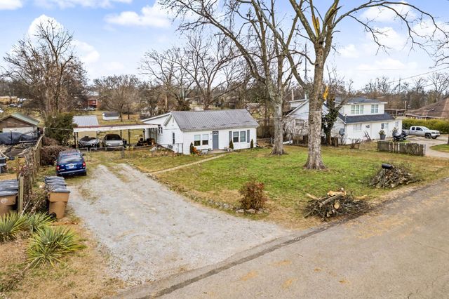 737 Saunders Ct, Nashville, TN 37216