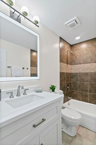5331 N Delphia Avenue 231, Chicago, IL 60656