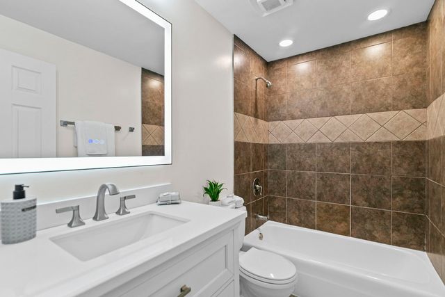 5331 N Delphia Avenue 231, Chicago, IL 60656