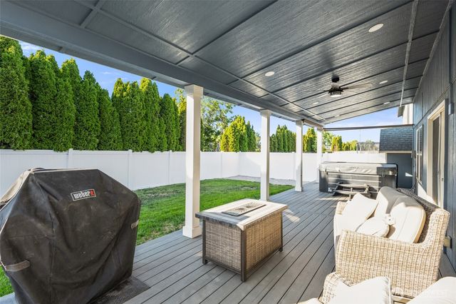 904 W Polo Ridge Drive, Moses Lake, WA 98837