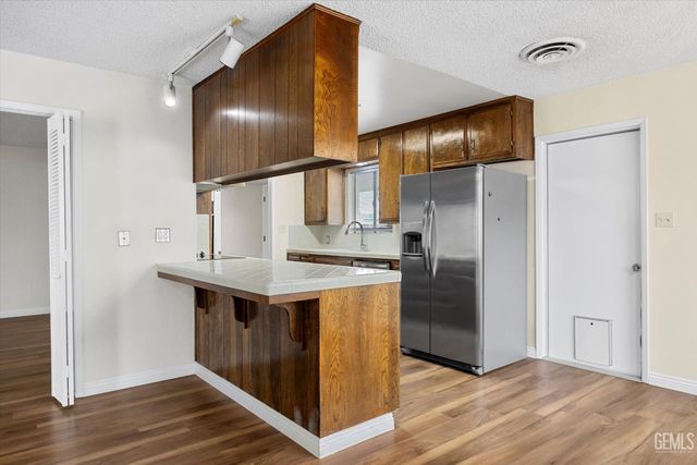 112 Oakmont Drive, Bakersfield, CA 93309