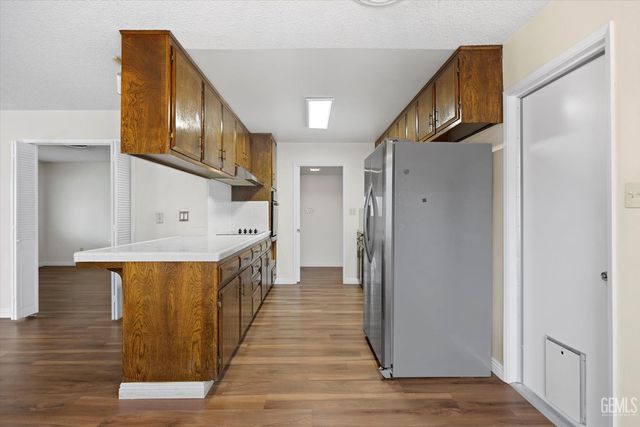 112 Oakmont Drive, Bakersfield, CA 93309