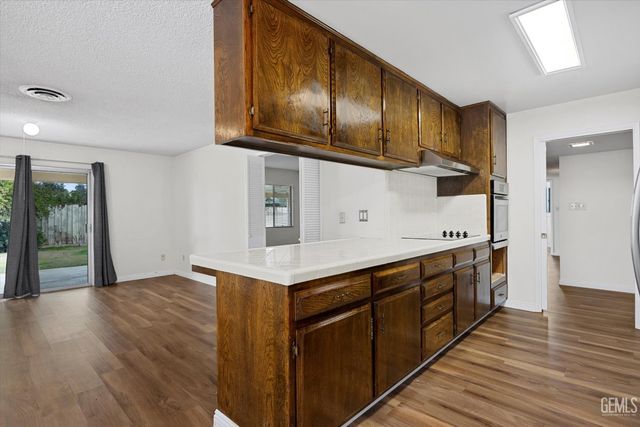 112 Oakmont Drive, Bakersfield, CA 93309