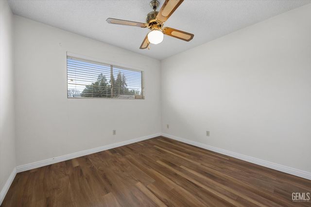 112 Oakmont Drive, Bakersfield, CA 93309