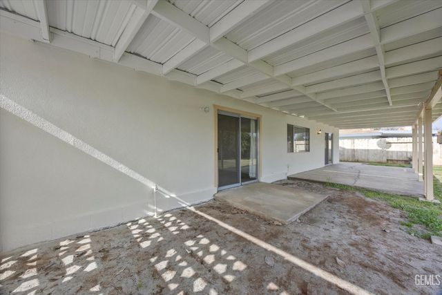 112 Oakmont Drive, Bakersfield, CA 93309