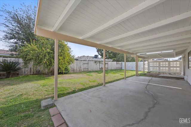 112 Oakmont Drive, Bakersfield, CA 93309