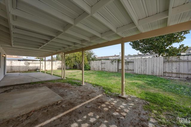 112 Oakmont Drive, Bakersfield, CA 93309