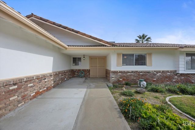 112 Oakmont Drive, Bakersfield, CA 93309