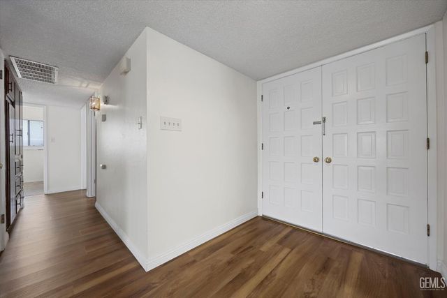 112 Oakmont Drive, Bakersfield, CA 93309