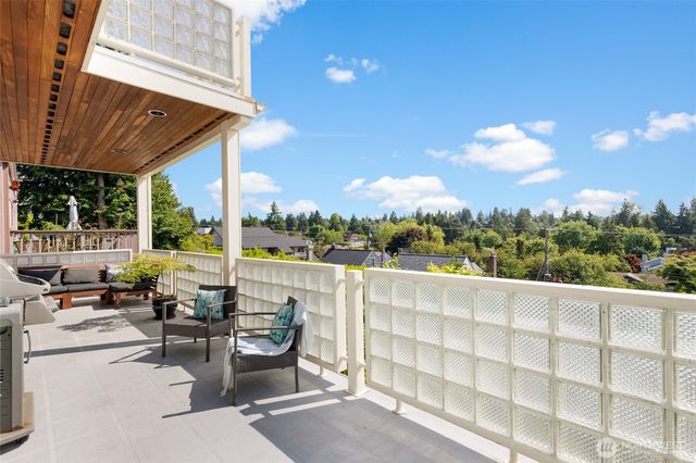 6222 37th Avenue NE, Seattle, WA 98115