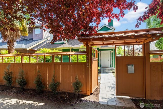 6222 37th Avenue NE, Seattle, WA 98115