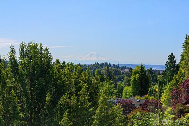 6222 37th Avenue NE, Seattle, WA 98115