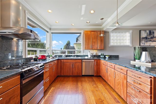 6222 37th Avenue NE, Seattle, WA 98115