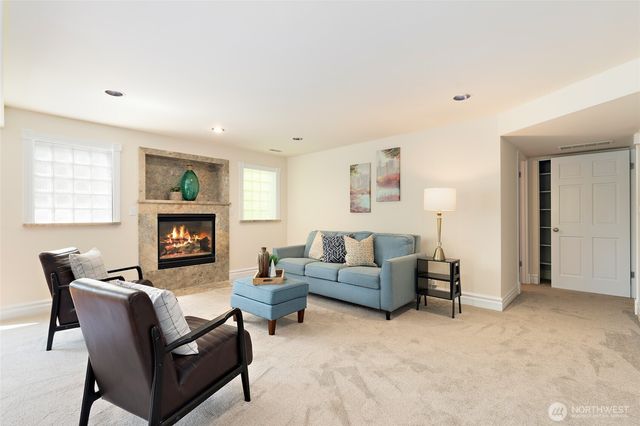 6222 37th Avenue NE, Seattle, WA 98115