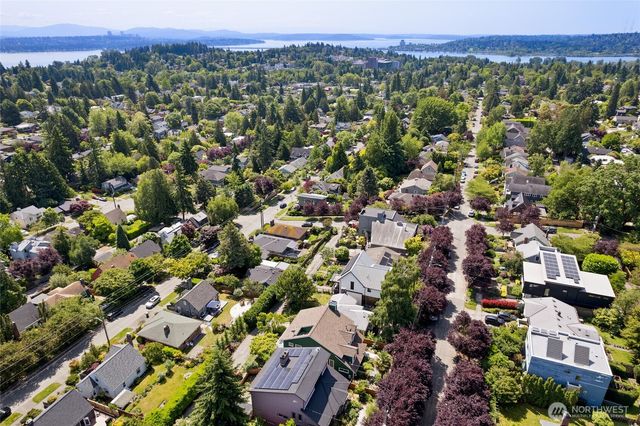 6222 37th Avenue NE, Seattle, WA 98115