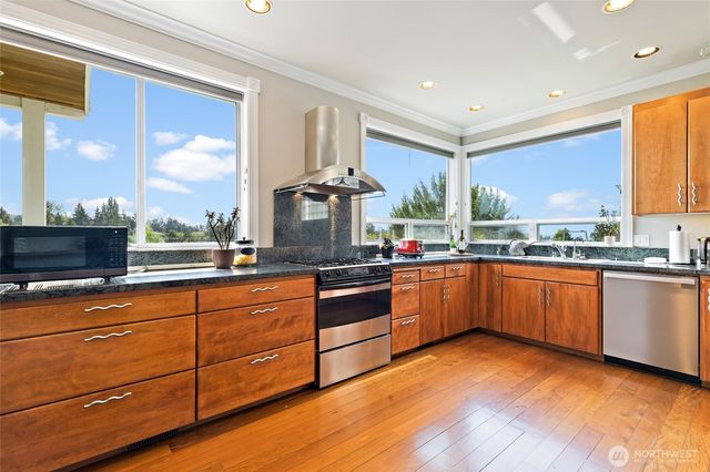 6222 37th Avenue NE, Seattle, WA 98115