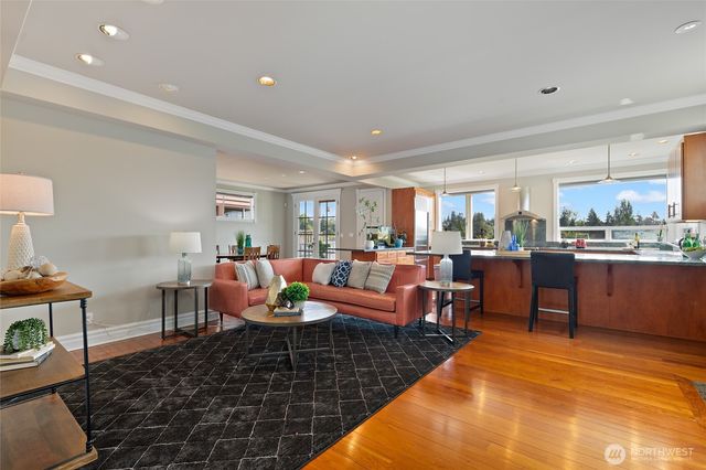 6222 37th Avenue NE, Seattle, WA 98115