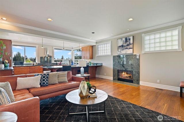 6222 37th Avenue NE, Seattle, WA 98115