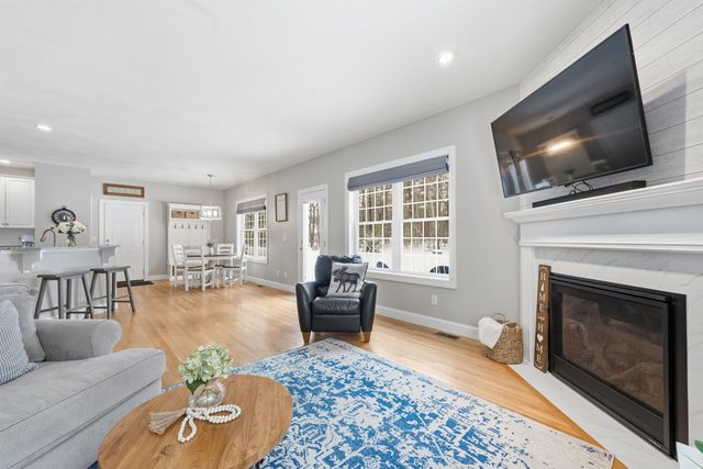 6 Baldwin Court, Merrimack, NH 03054