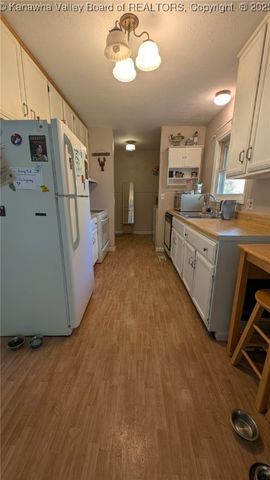 61 Cambridge Drive, Culloden, WV 25510