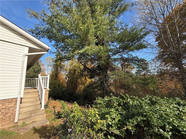 61 Cambridge Drive, Culloden, WV 25510