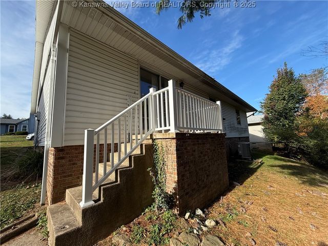 61 Cambridge Drive, Culloden, WV 25510