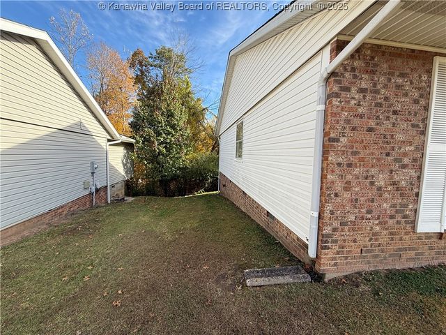 61 Cambridge Drive, Culloden, WV 25510