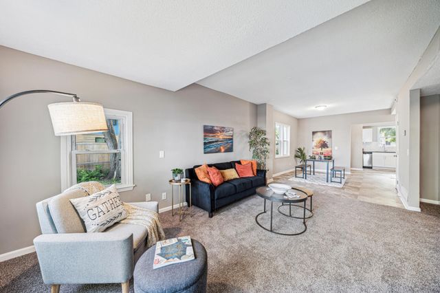 2433 16th Avenue S, Minneapolis, MN 55404