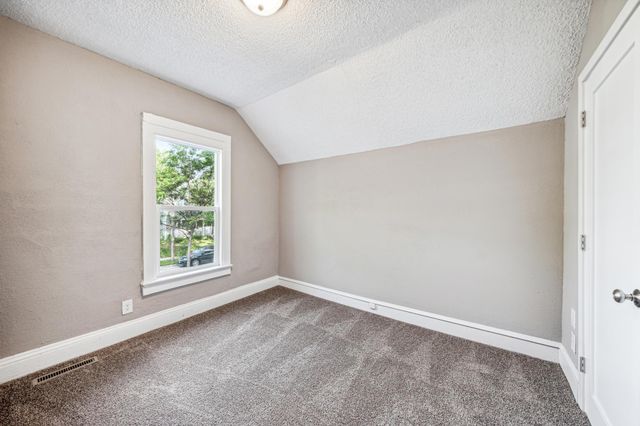 2433 16th Avenue S, Minneapolis, MN 55404