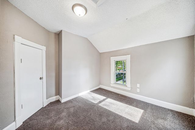 2433 16th Avenue S, Minneapolis, MN 55404