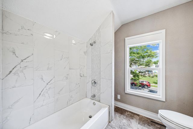 2433 16th Avenue S, Minneapolis, MN 55404