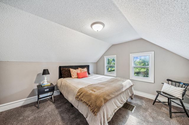 2433 16th Avenue S, Minneapolis, MN 55404