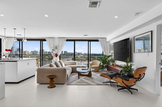 3100 NE 48th St 918, Fort Lauderdale, FL 33308