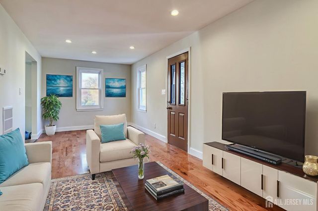 850 Mohill Place, Piscataway, NJ 08854