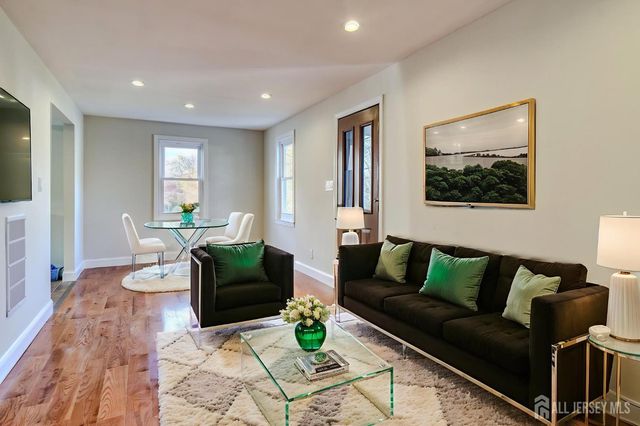 850 Mohill Place, Piscataway, NJ 08854