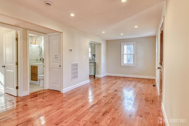 850 Mohill Place, Piscataway, NJ 08854