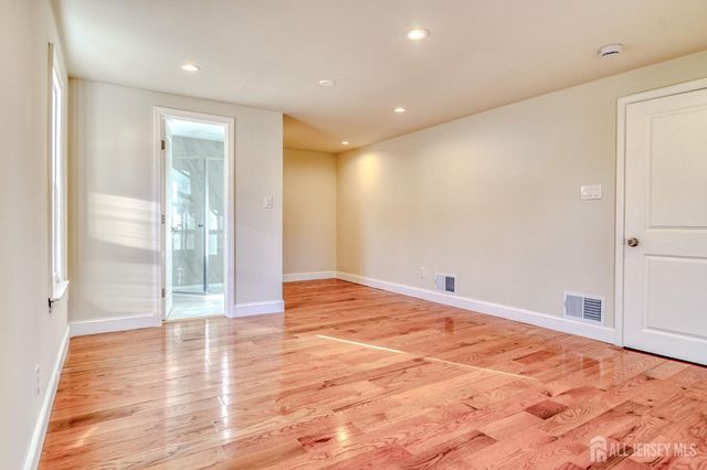 850 Mohill Place, Piscataway, NJ 08854