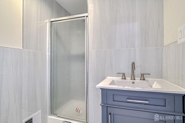 850 Mohill Place, Piscataway, NJ 08854