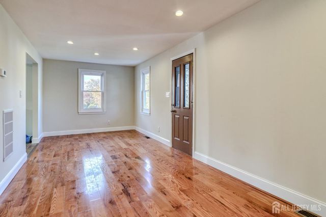 850 Mohill Place, Piscataway, NJ 08854