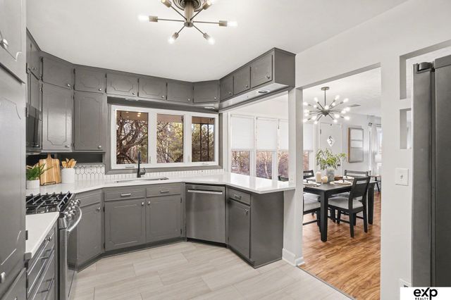 7923 Harney Street, Omaha, NE 68114