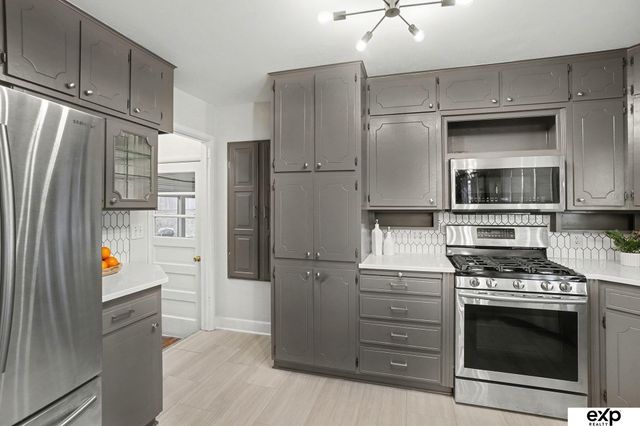 7923 Harney Street, Omaha, NE 68114