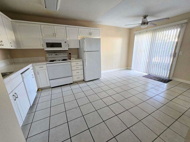 525 N Beech St 23, Escondido, CA 92025