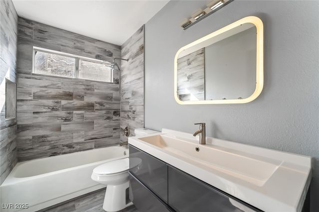 7970 Cadenza Lane, Las Vegas, NV 89123