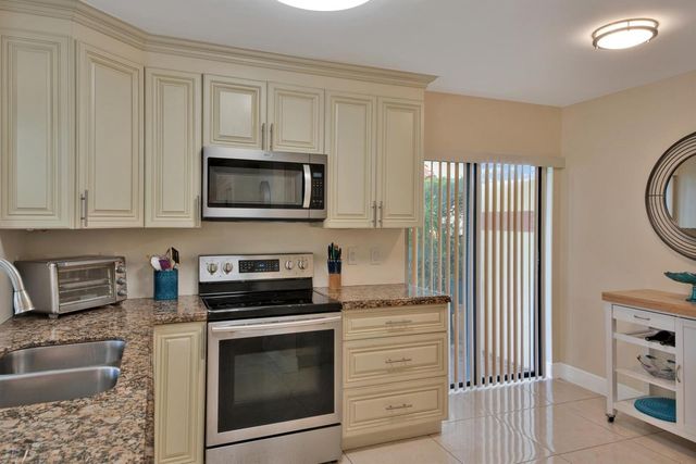 10223 N Circle Lake Drive 102, Boynton Beach, FL 33437