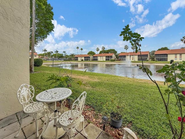 10223 N Circle Lake Drive 102, Boynton Beach, FL 33437