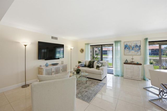 10223 N Circle Lake Drive 102, Boynton Beach, FL 33437